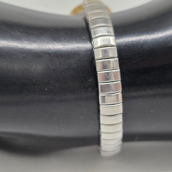 Vintage Timex Womens Two-Tone Stretch Band Watch Wind Up Quartz Working - Picture 2 of 9